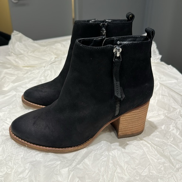 Blondo waterproof booties in size 5 - Picture 2 of 8